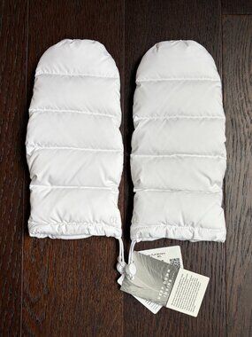 NWT - Lululemon Wunder Puff Mittens (White) - Medium / Large